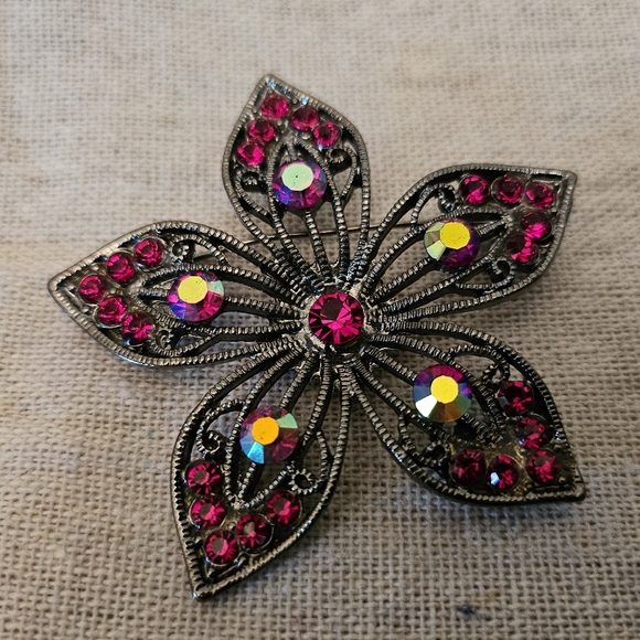 Vintage Embellished Red & Silver Flower Brooch | Size OS - Picture 3 of 6